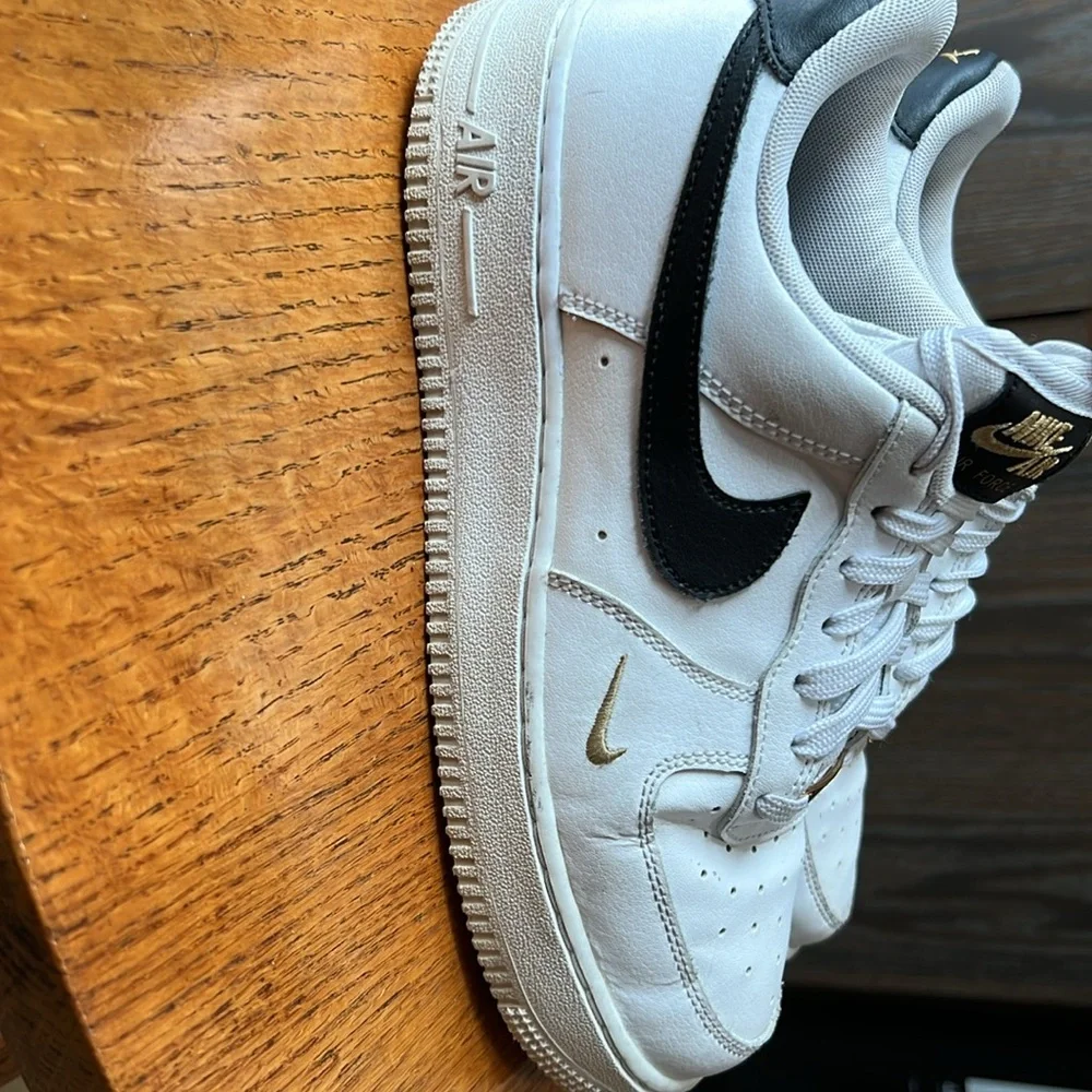 Nike Air Force 1 Low Leather Athletic Shoes White Black Gold Women’s Size 8 - Picture 3 of 11